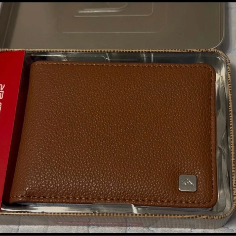 Men’s Quicksilver bi-fold wallet w/metal storage tin, brown/blue, NWT. - Picture 5 of 10